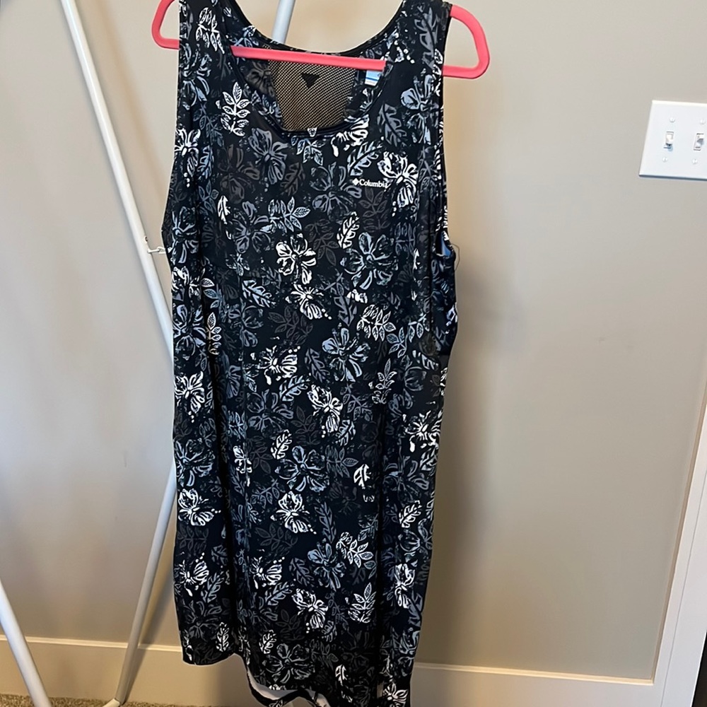 Columbia active dress.  Floral black and white.  Easy fit, versatile.